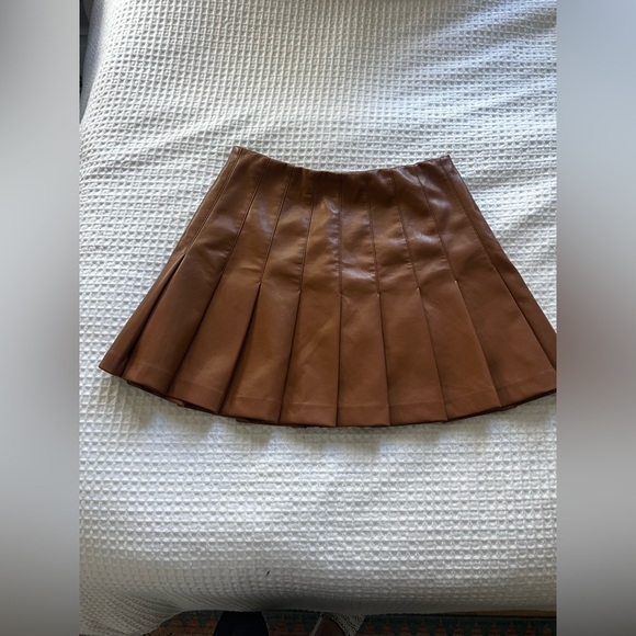 NEW Alice + Olivia Carter Vegan Camel Pleated Leather Skirt 4 - Picture 11 of 11